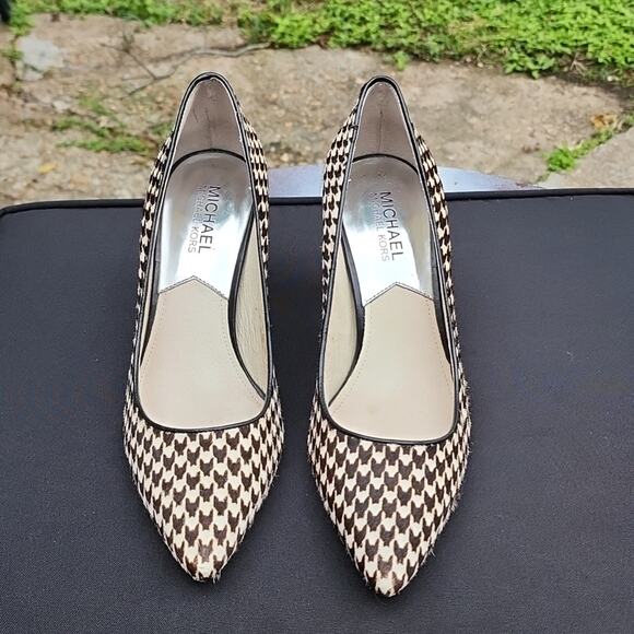 MICHEAL KORS ELISA HOUNDSTOUCH CALF HAIR LEATHER HEELS WOMAN'S SIZE 7 GUC - Picture 3 of 16